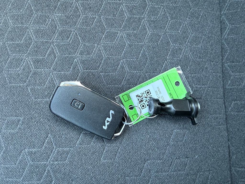 Certified 2025 Kia Seltos S AWD/4WD image 30