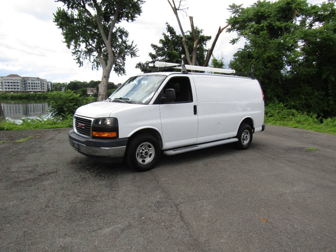 Used 2018 GMC Savana 2500 w/ Driver Convenience Package RWD image 2