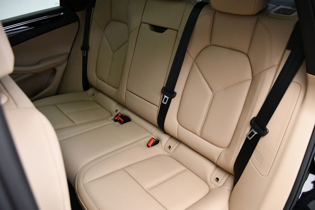 Certified 2025 Porsche Macan image 45