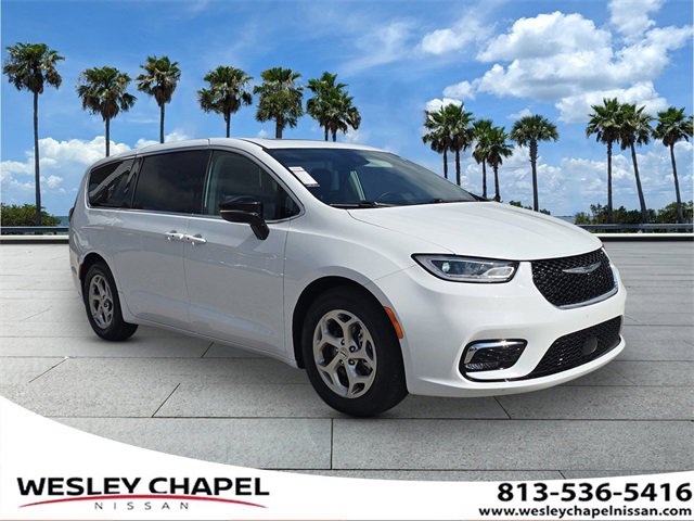 Used 2024 Chrysler Pacifica Limited