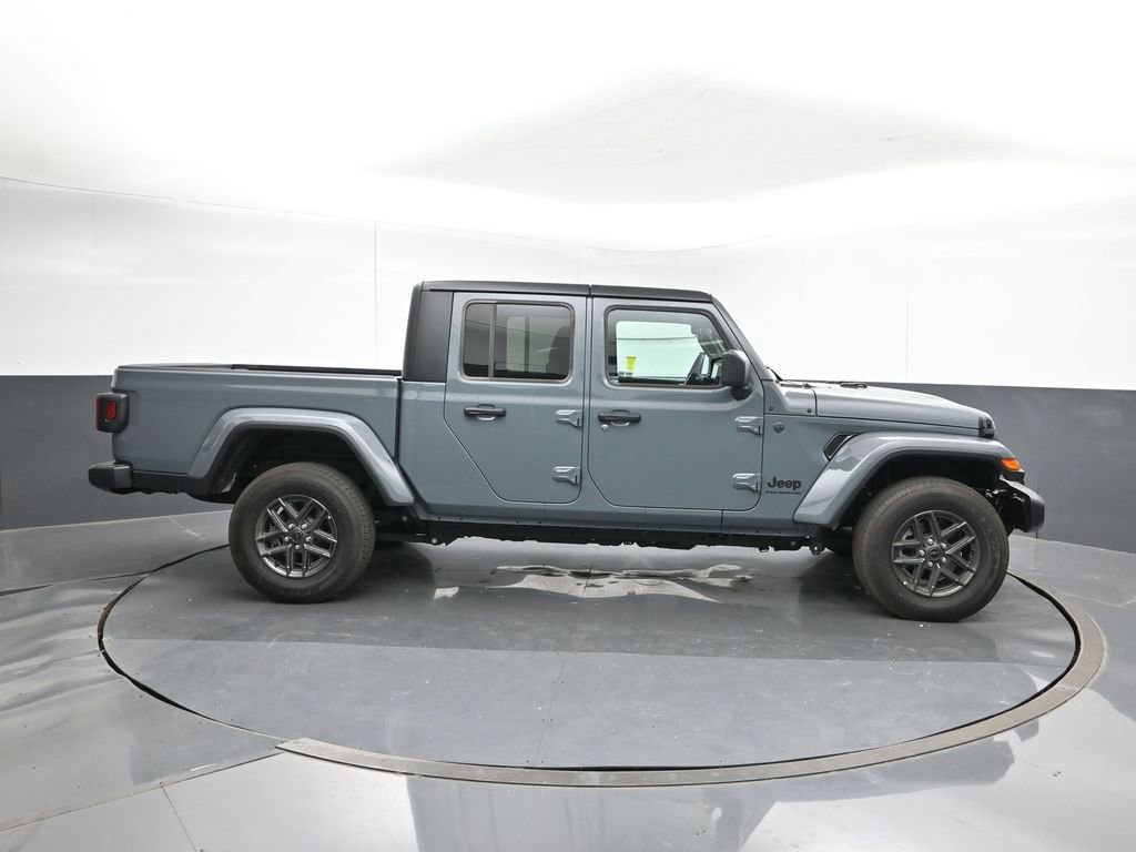 Used 2025 Jeep Gladiator Sport image 6