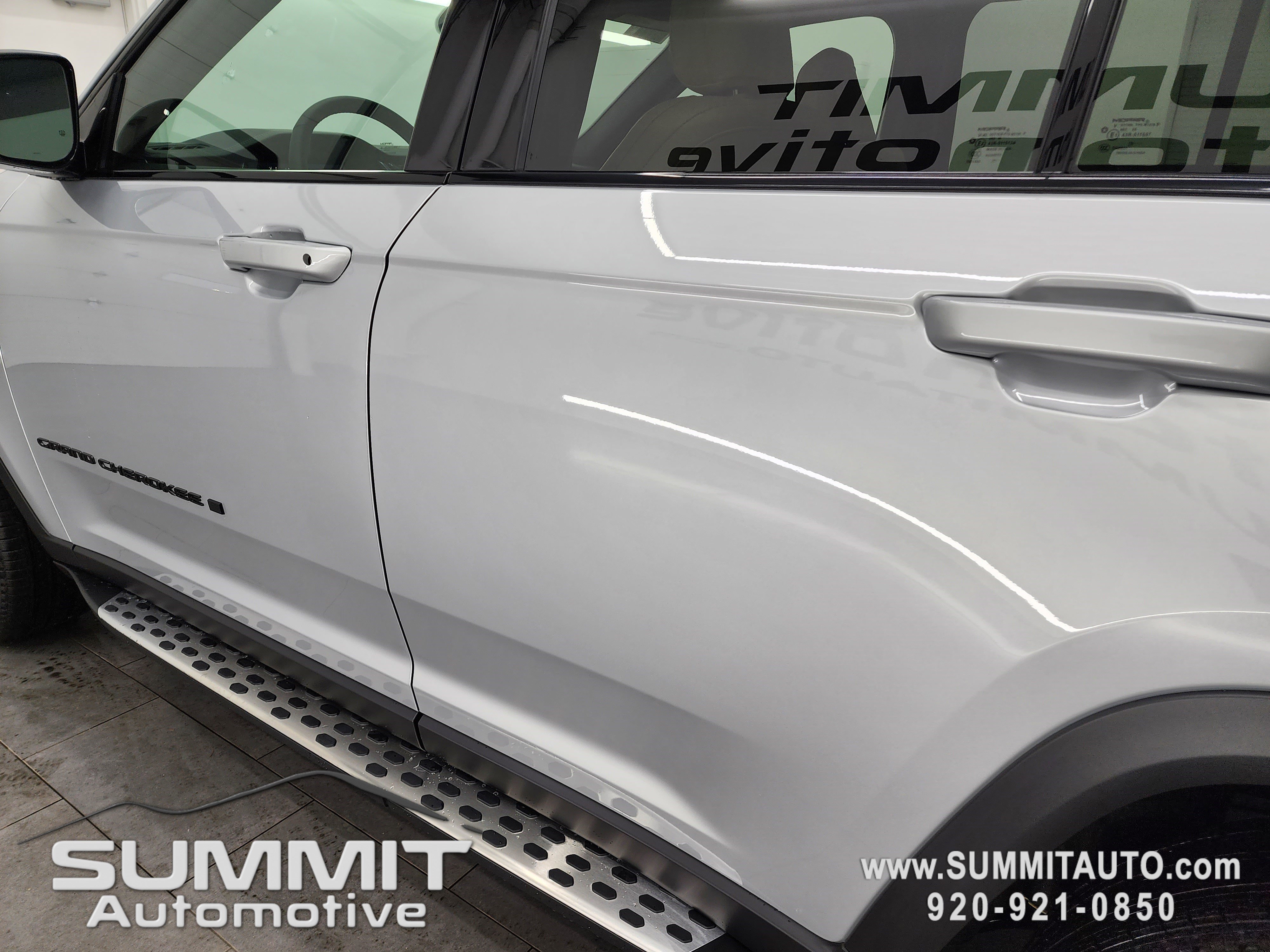 New 2025 Jeep Grand Cherokee Limited w/ Black Appearance Package image 35