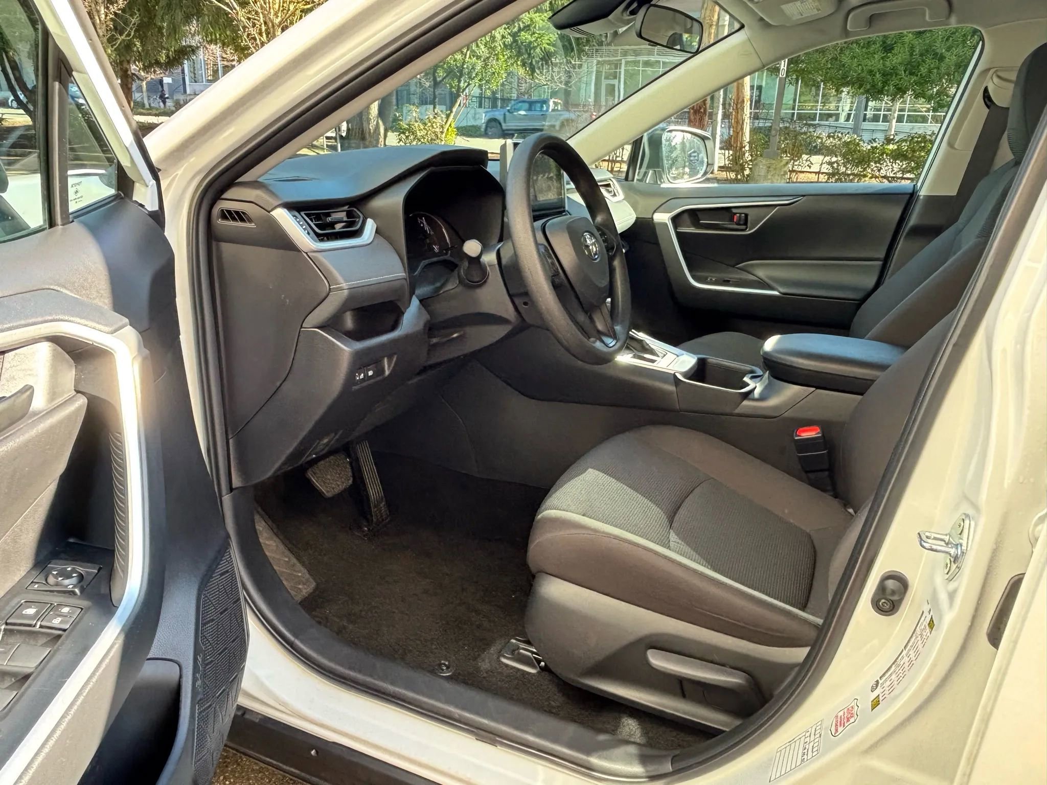 Used 2025 Toyota RAV4 LE image 8