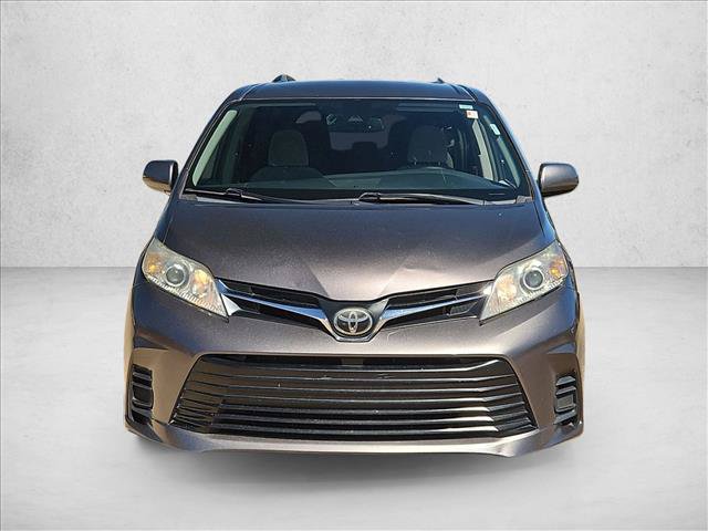 Used 2019 Toyota Sienna LE w/ Carpet Mat Package FWD image 2