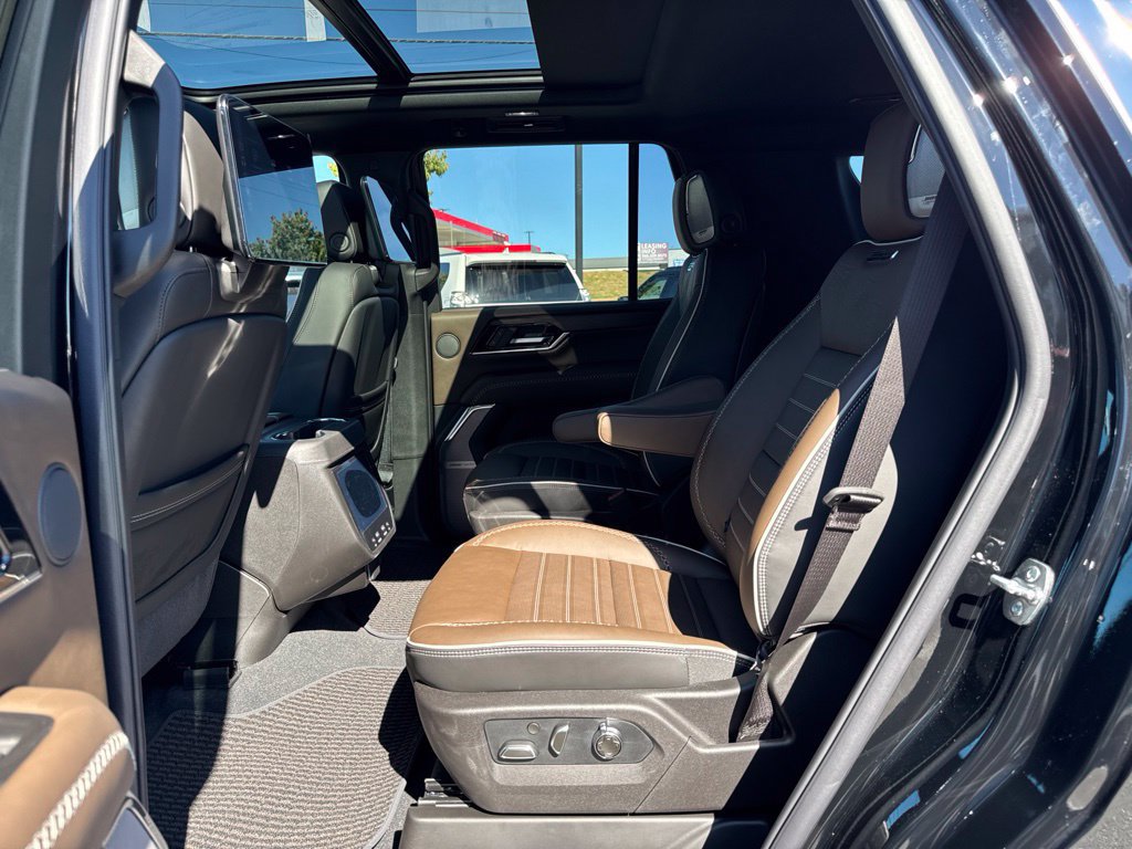 New 2026 GMC Yukon Denali Ultimate AWD/4WD image 31