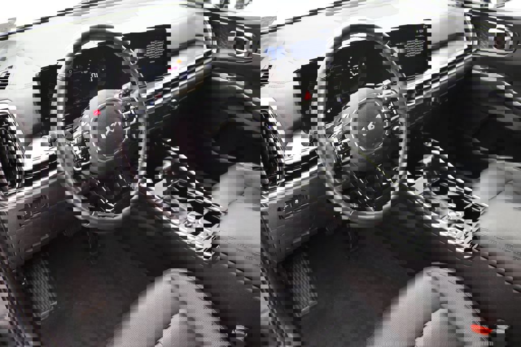 Used 2024 Kia Sorento S image 15