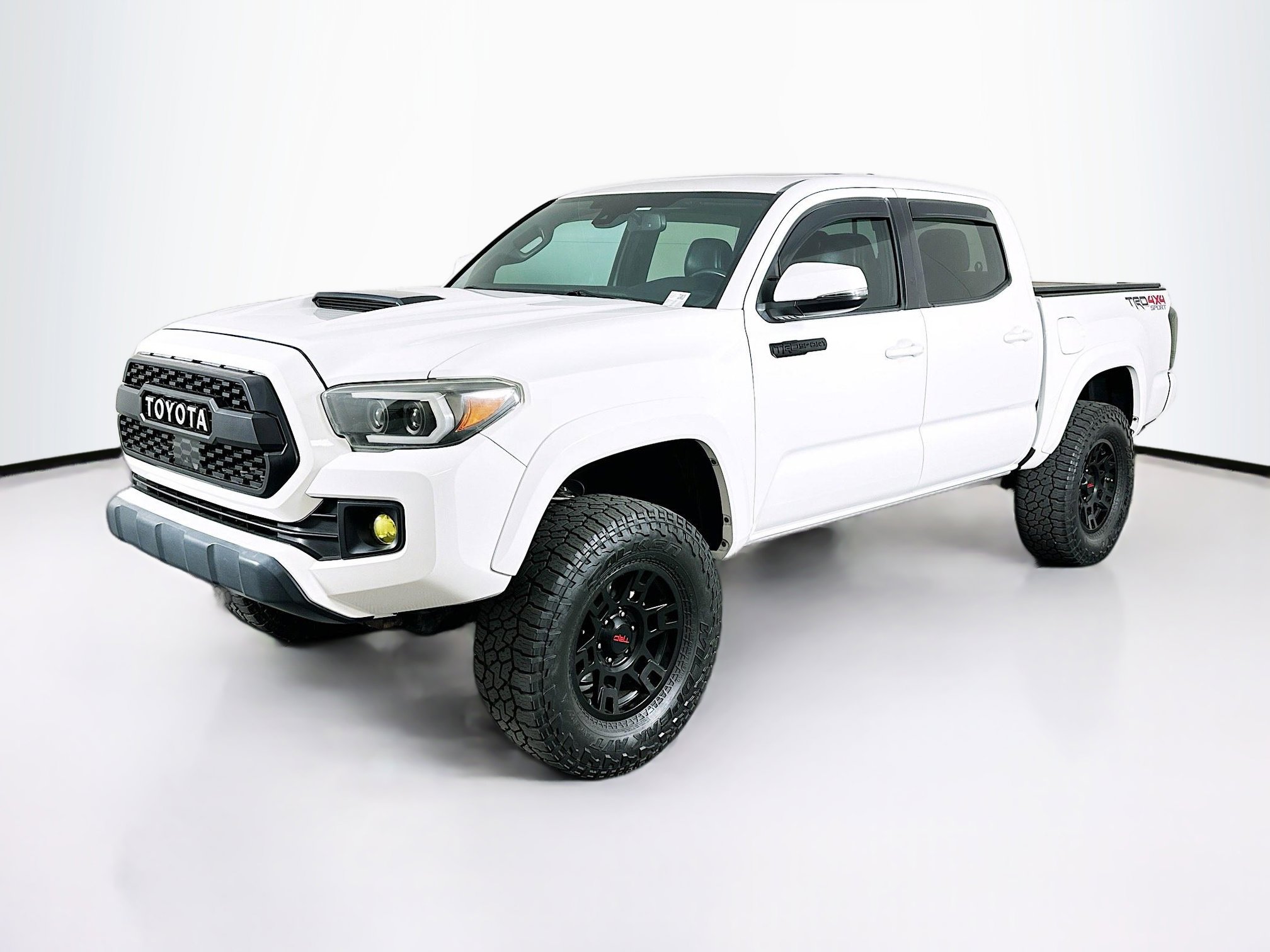 Used 2019 Toyota Tacoma TRD Sport AWD/4WD image 3