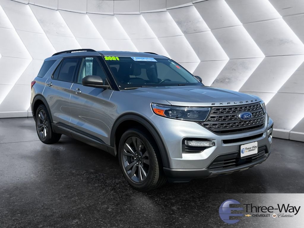 Used 2021 Ford Explorer XLT w/ Equipment Group 202A RWD image 7