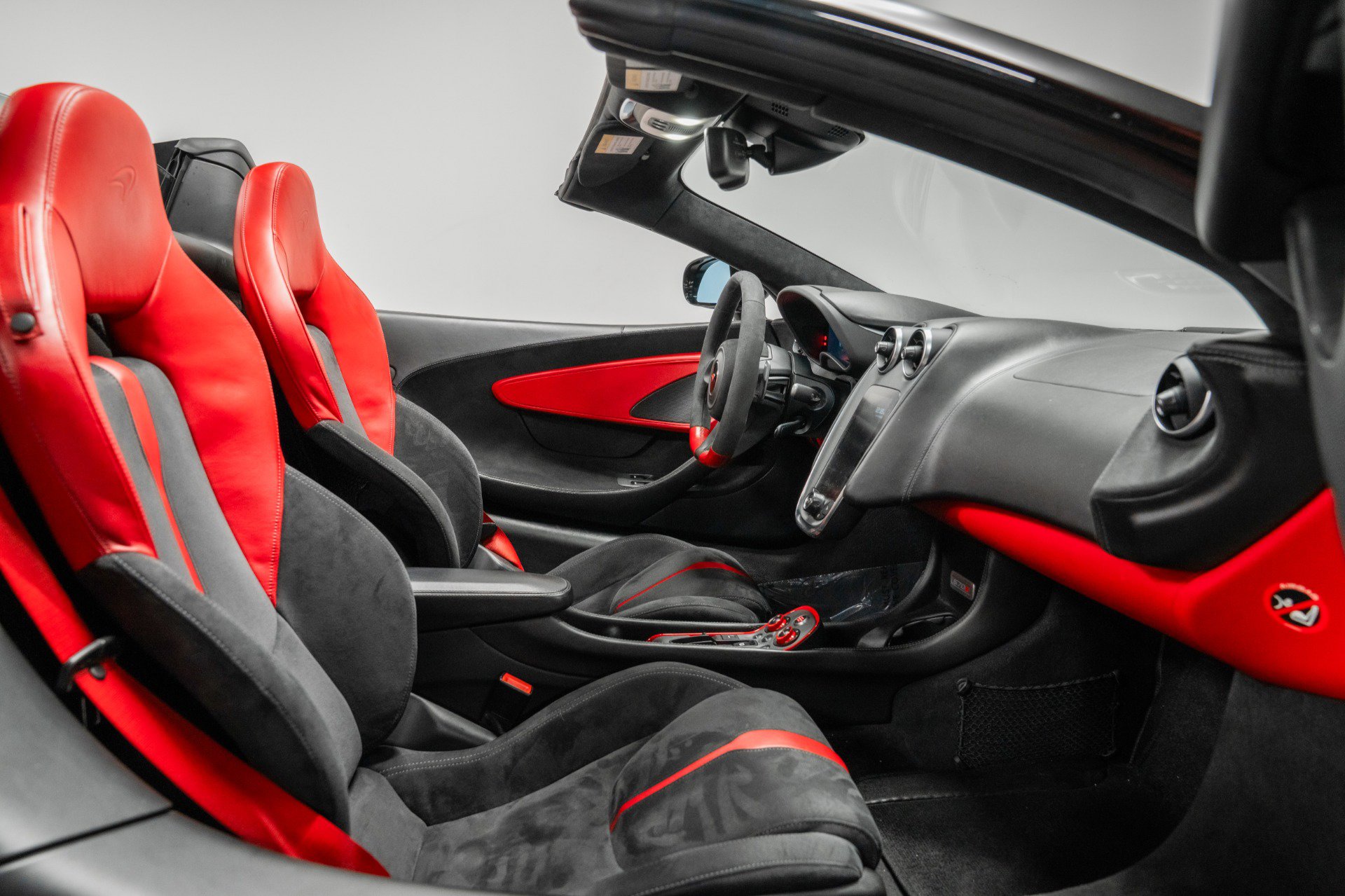 Used 2018 McLaren 570S Spider image 21