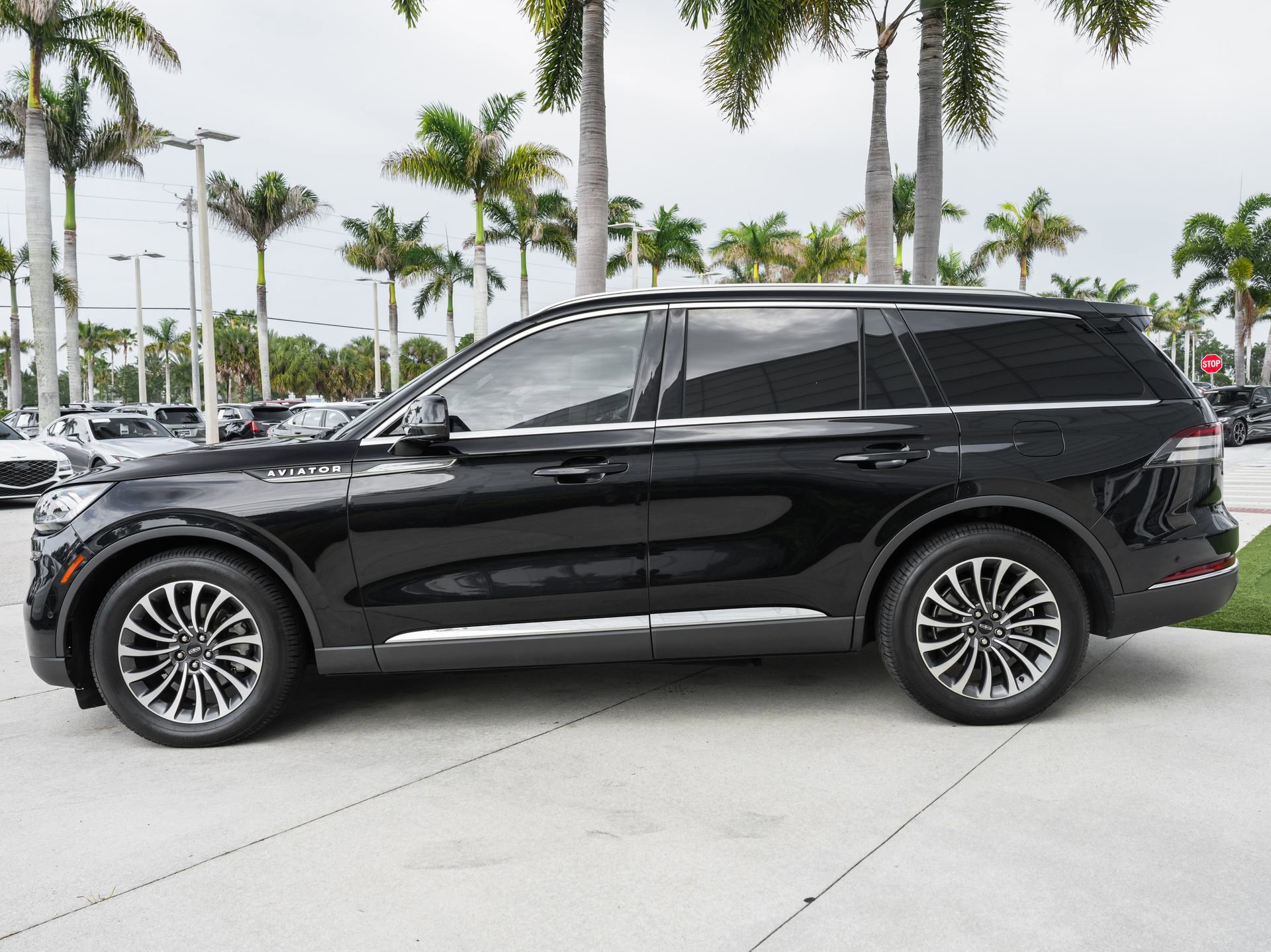 Used 2023 Lincoln Aviator Reserve w/ Equipment Group 201A RWD image 7