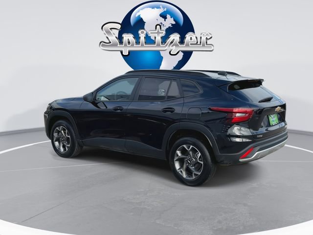 Used 2025 Chevrolet Trax LT w/ Driver Confidence Package image 7