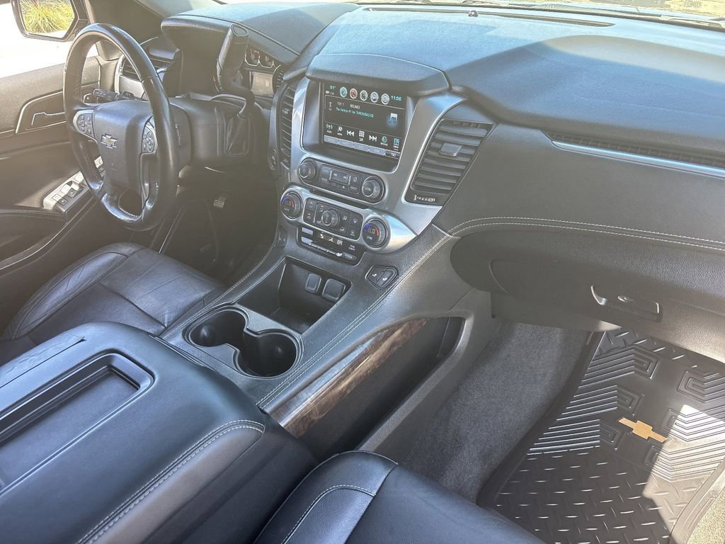 Used 2018 Chevrolet Suburban LT w/ LT Signature Package AWD/4WD image 12