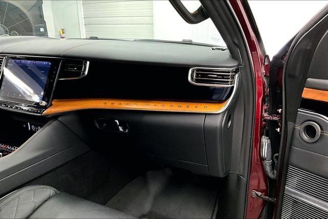 Used 2025 Jeep Grand Wagoneer L Series III w/ Rear-Seat Entertainment Group AWD/4WD image 18