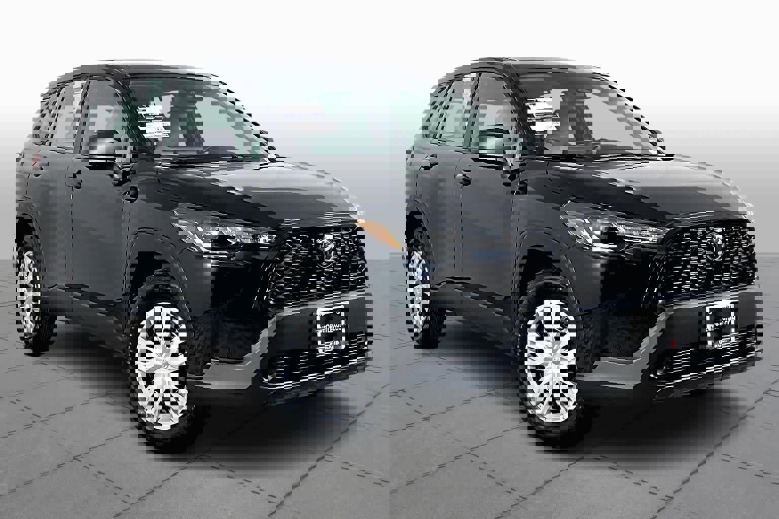 Used 2025 Toyota Corolla Cross L image 2