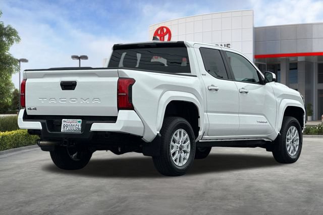 Used 2025 Toyota Tacoma SR5 AWD/4WD image 4