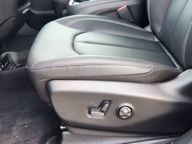 New 2026 Chrysler Pacifica Select FWD image 18