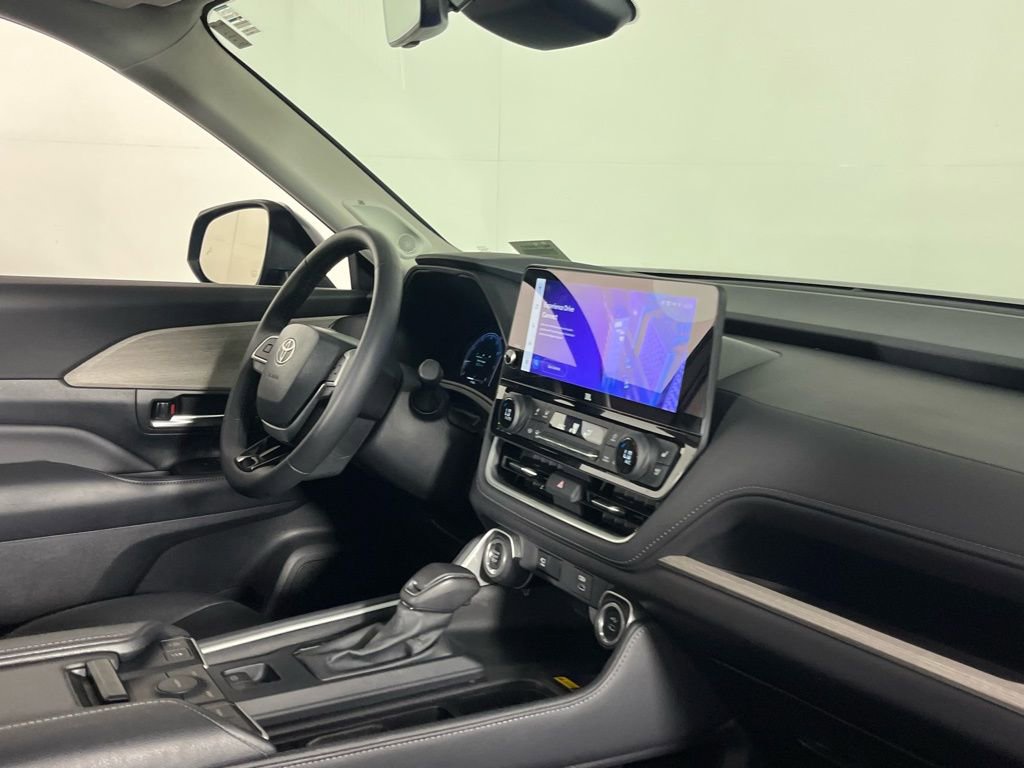 Used 2025 Toyota Grand Highlander FWD image 32