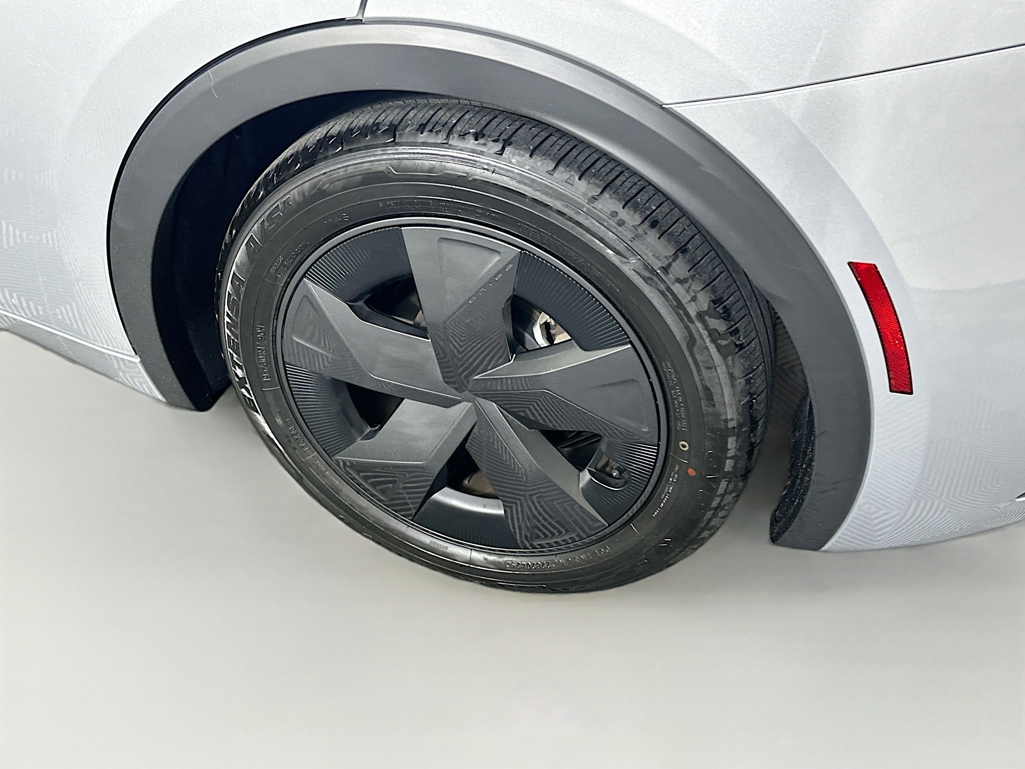 Used 2025 Toyota Prius LE FWD image 11