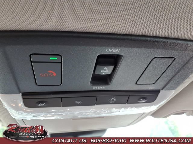 Used 2025 Nissan Altima 2.5 SL FWD image 36