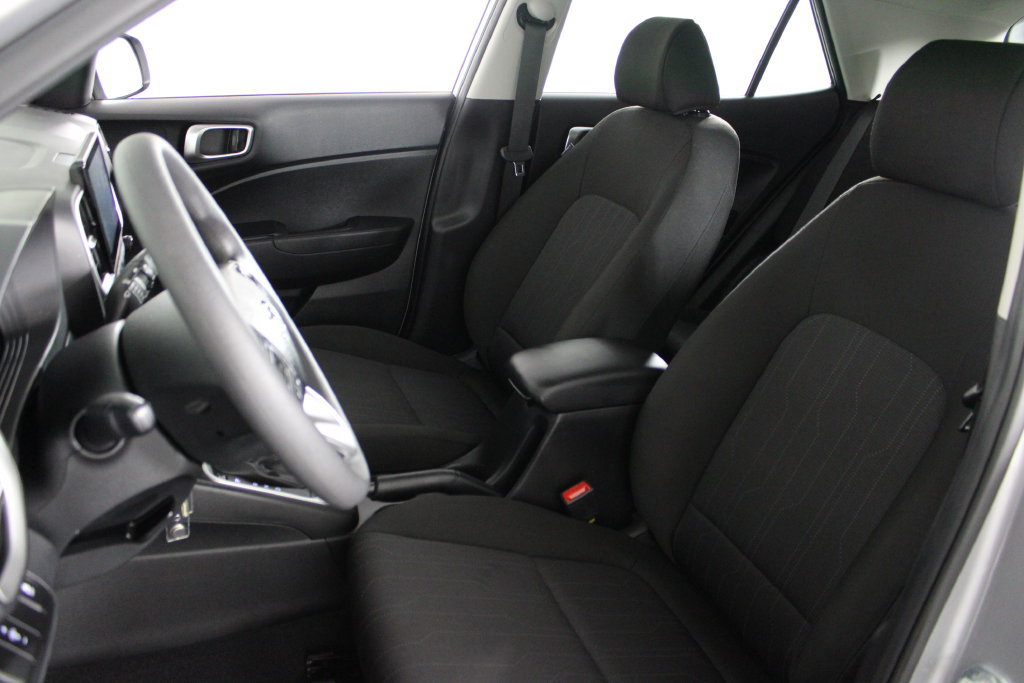 Certified 2025 Hyundai Venue SE FWD image 20