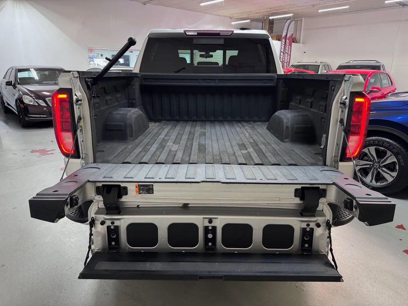 Used 2021 GMC Sierra 1500 Elevation w/ Preferred Package image 5