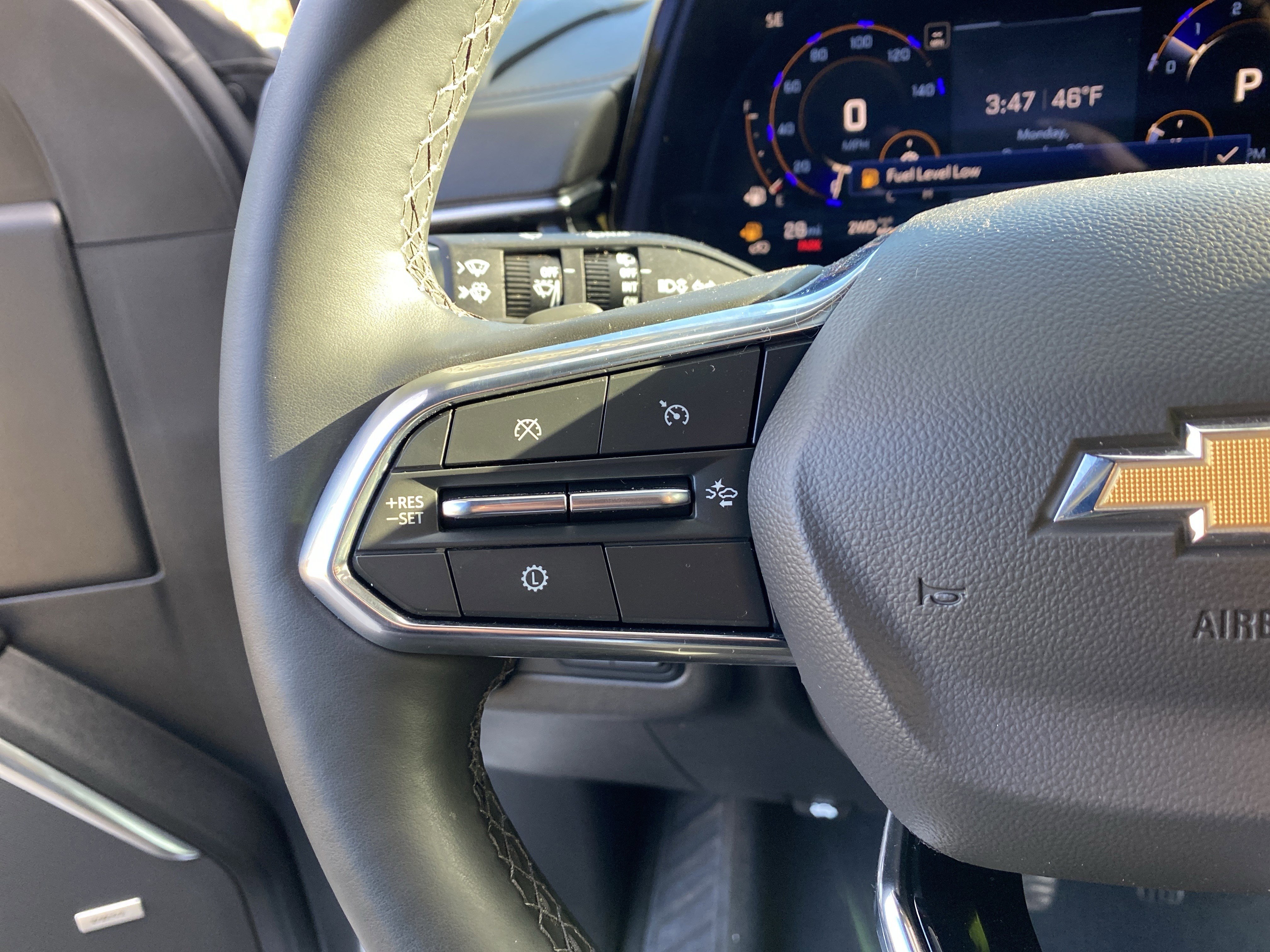 Used 2025 Chevrolet Suburban High Country image 33