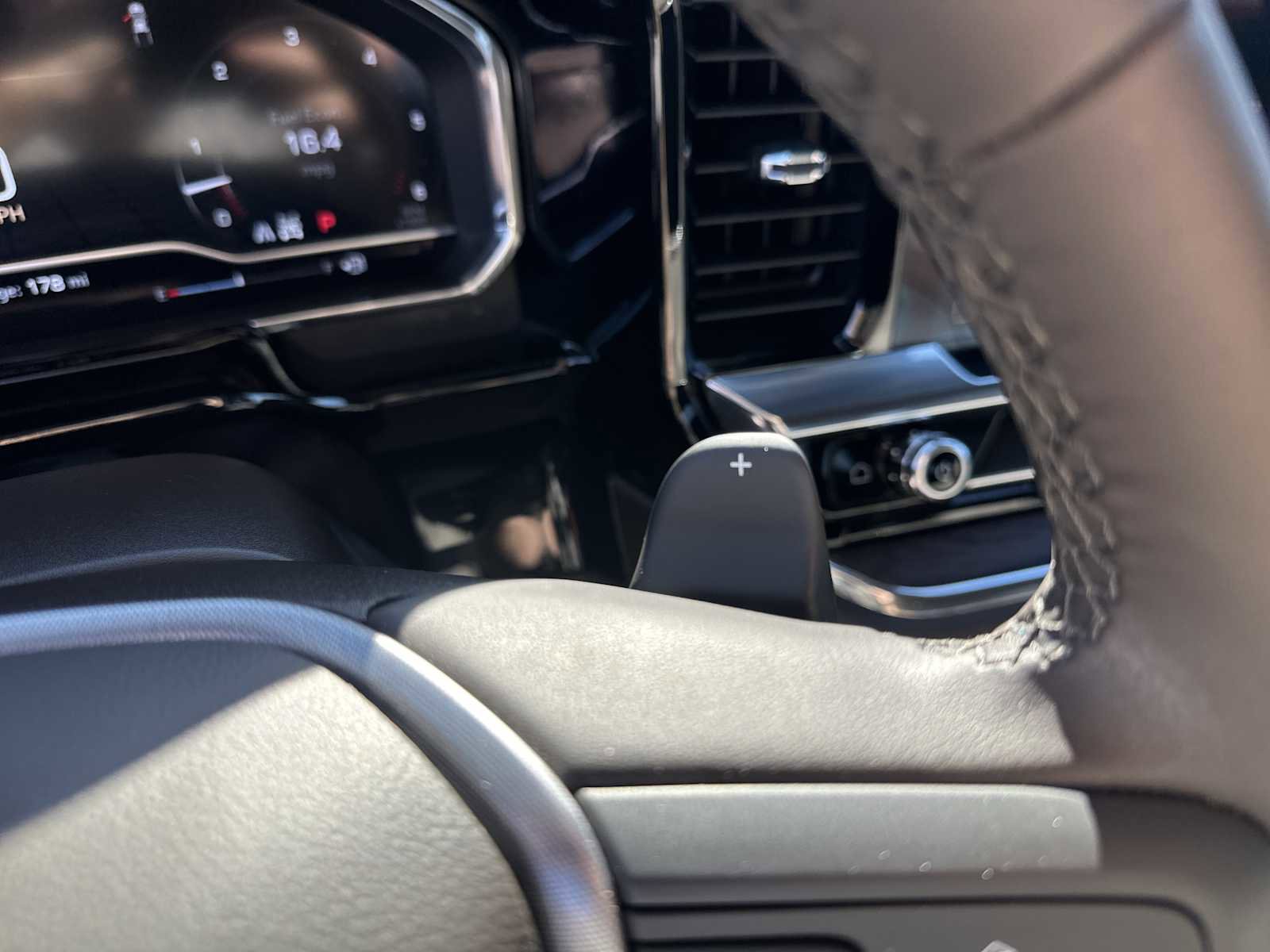 Used 2024 GMC Sierra 1500 SLT w/ SLT Premium Plus Package image 27