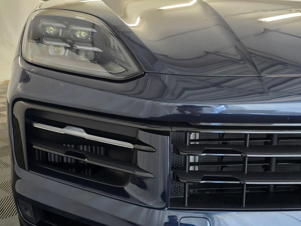 Certified 2025 Porsche Cayenne Coupe AWD/4WD image 34