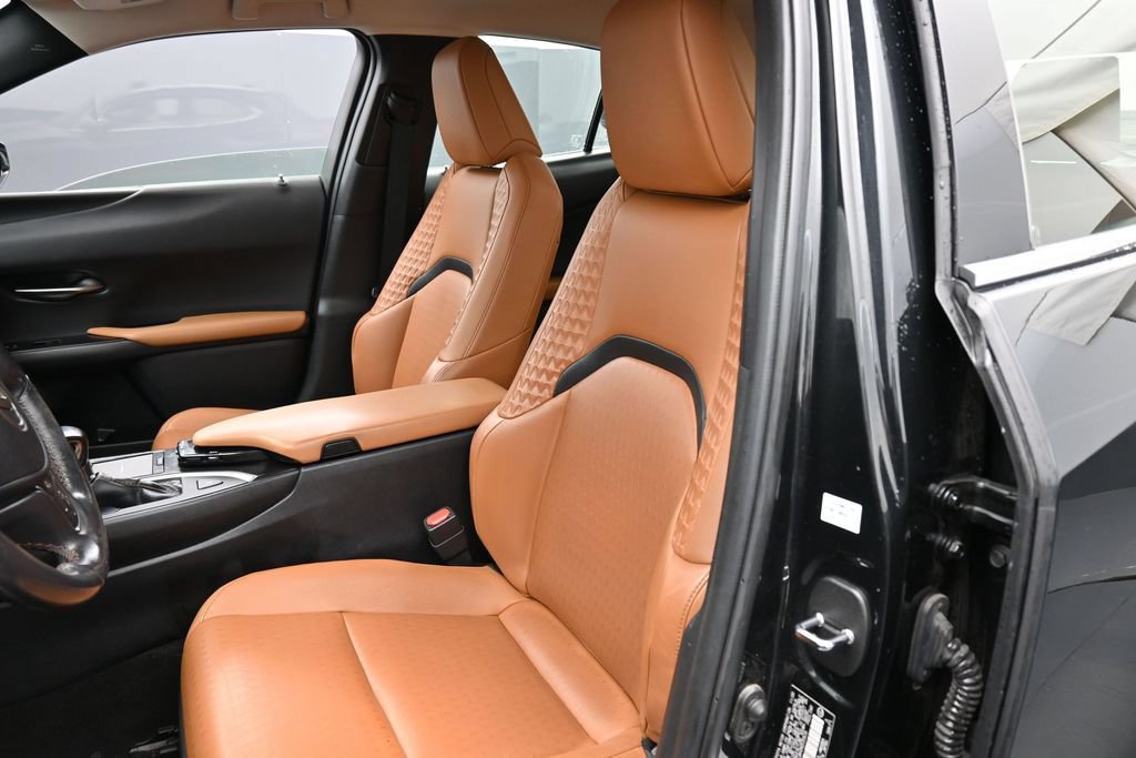 Used 2021 Lexus UX 200 w/ Accessory Package (Z2) FWD image 21