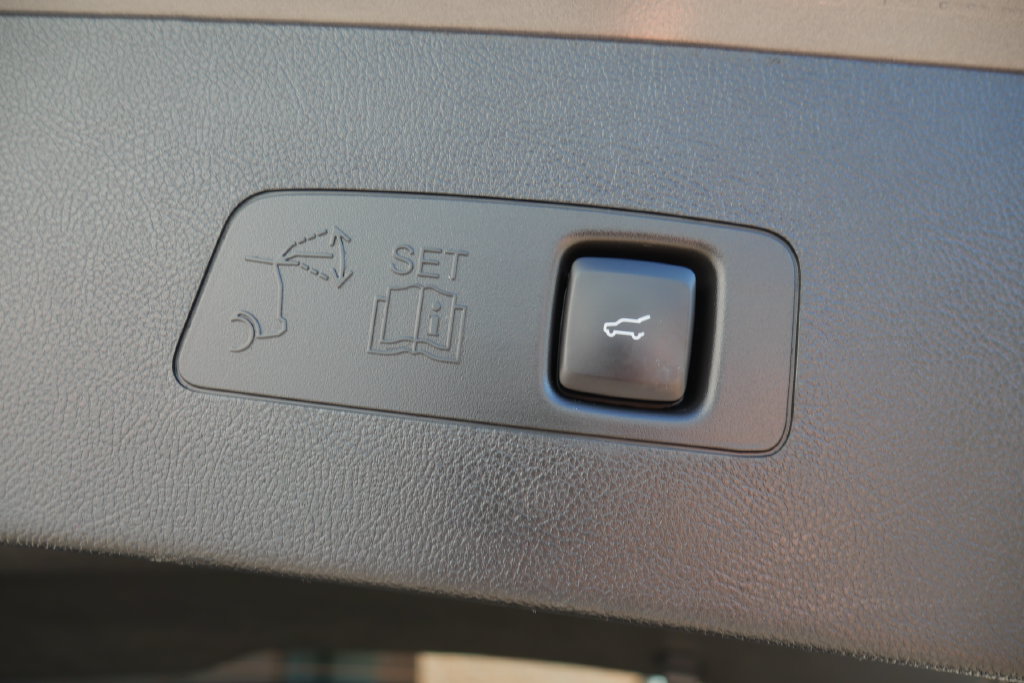 Used 2024 Lincoln Corsair AWD w/ Equipment Group 101A image 9