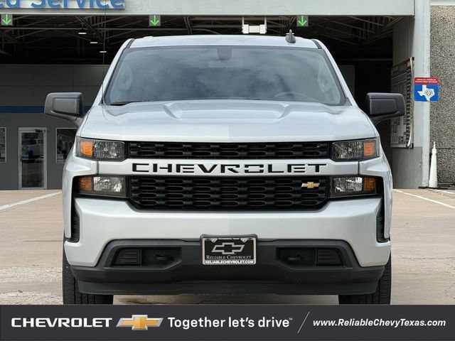 Used 2020 Chevrolet Silverado 1500 Custom w/ Custom Value Package AWD/4WD image 3
