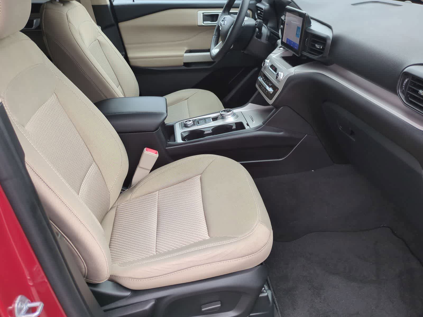 Used 2023 Ford Explorer XLT AWD/4WD image 21