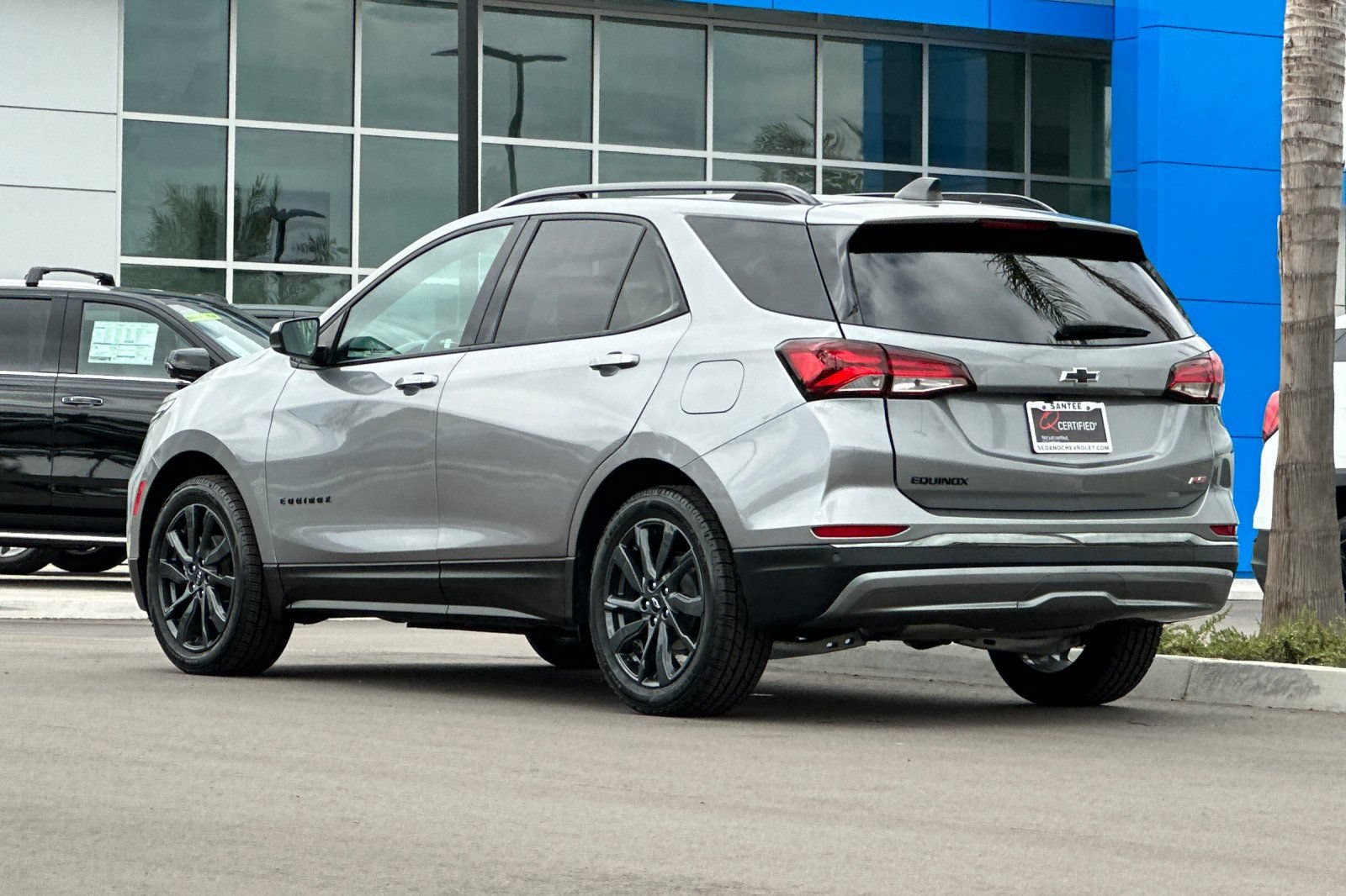 Used 2023 Chevrolet Equinox RS FWD image 6