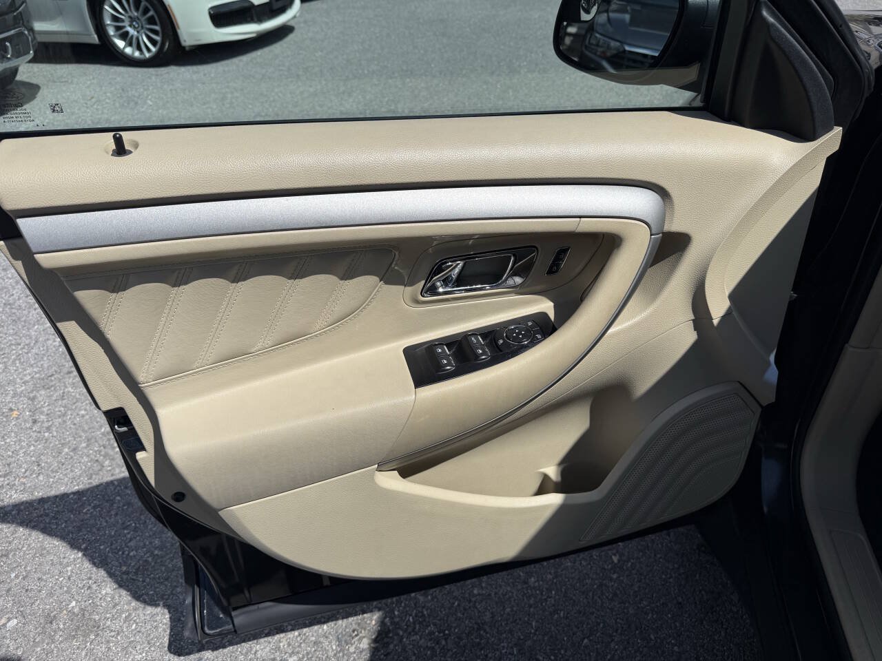 Used 2014 Ford Taurus SE FWD image 10
