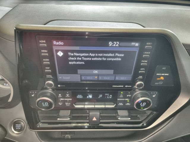 Used 2021 Toyota Highlander XLE AWD/4WD image 18