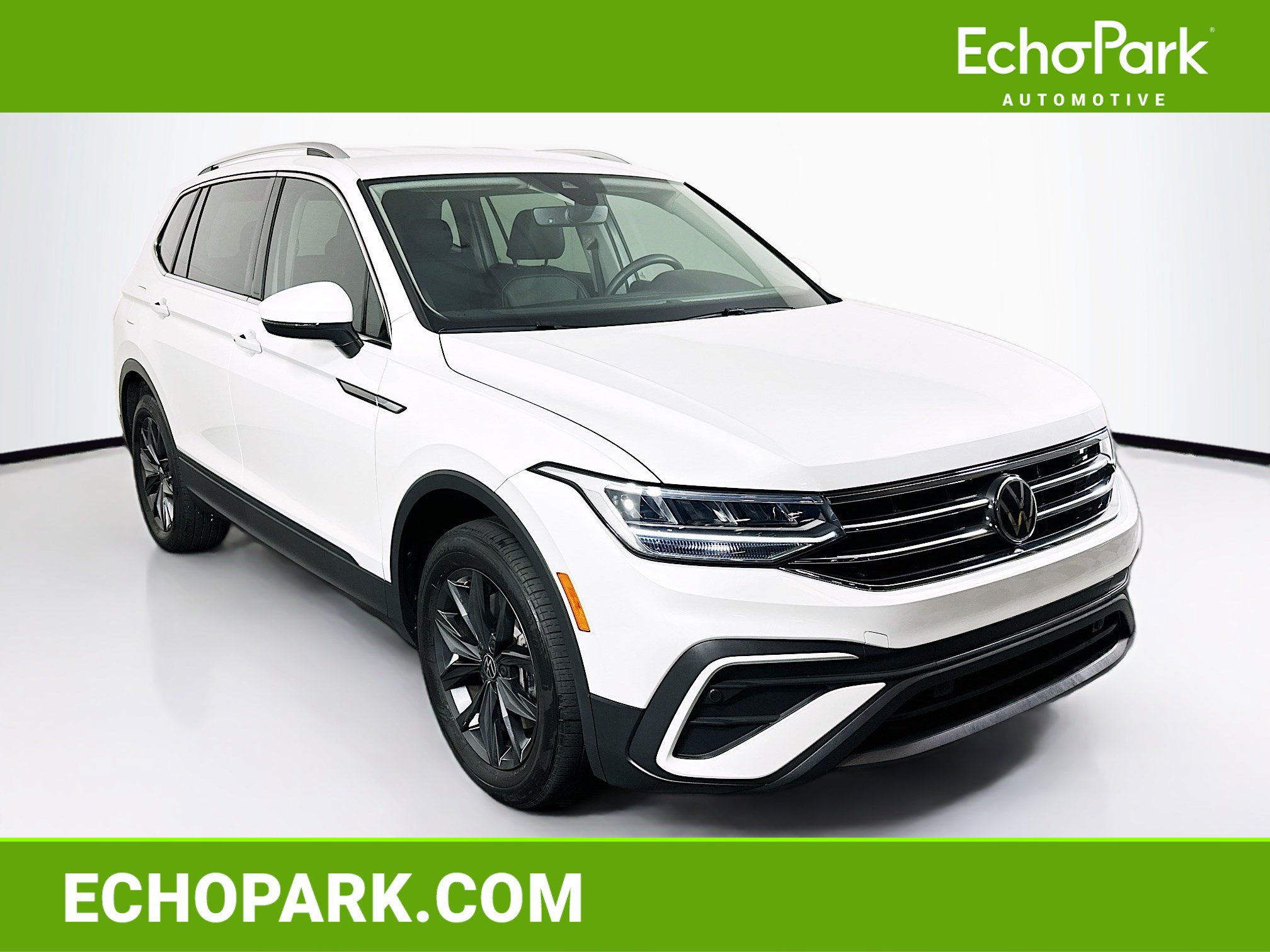 Used 2023 Volkswagen Tiguan SE FWD image 1