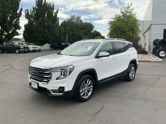 Used 2024 GMC Terrain SLT AWD/4WD image 8