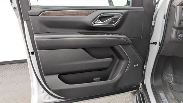 Used 2023 Chevrolet Suburban Premier image 13