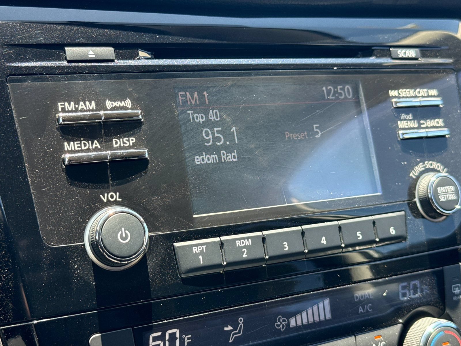 Used 2017 Nissan Rogue SV FWD image 17