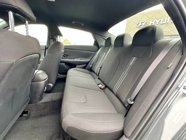 New 2025 Hyundai Elantra SEL image 24