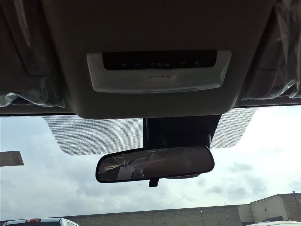 New 2025 Nissan Versa SV w/ Trunk Package image 25