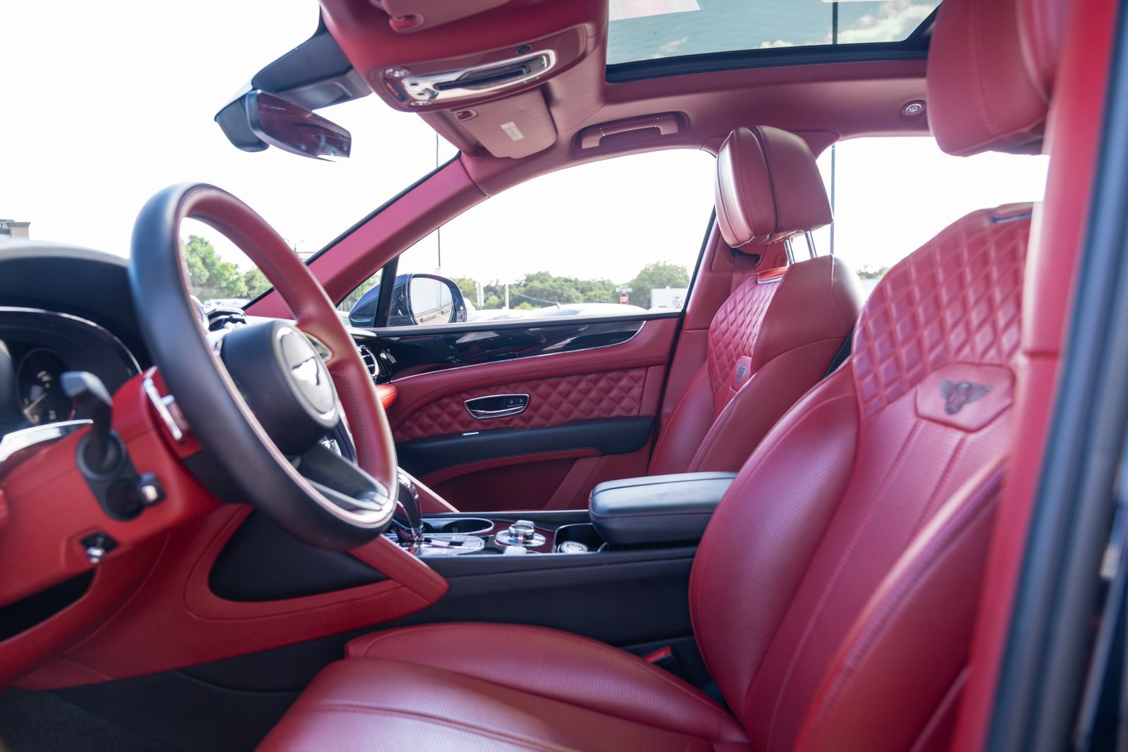 Used 2021 Bentley Bentayga AWD/4WD image 85