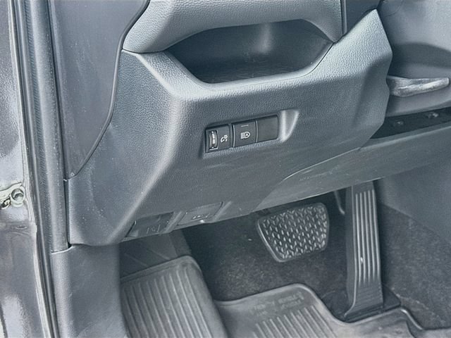 Used 2023 Toyota RAV4 LE AWD/4WD image 10