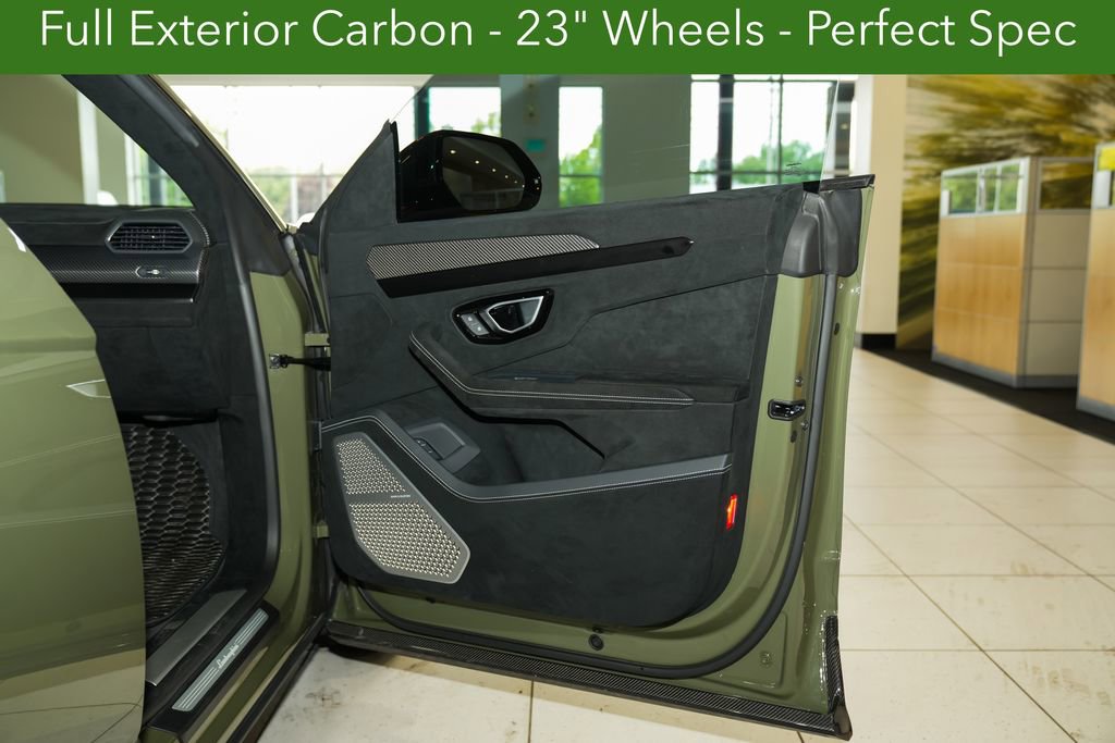 Used 2023 Lamborghini Urus Performante AWD/4WD image 70