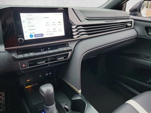 Used 2025 Toyota Camry SE image 21