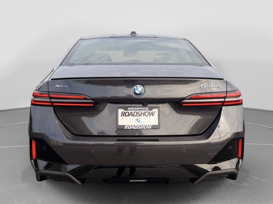 Used 2025 BMW 550e xDrive w/ Premium Package AWD/4WD image 4