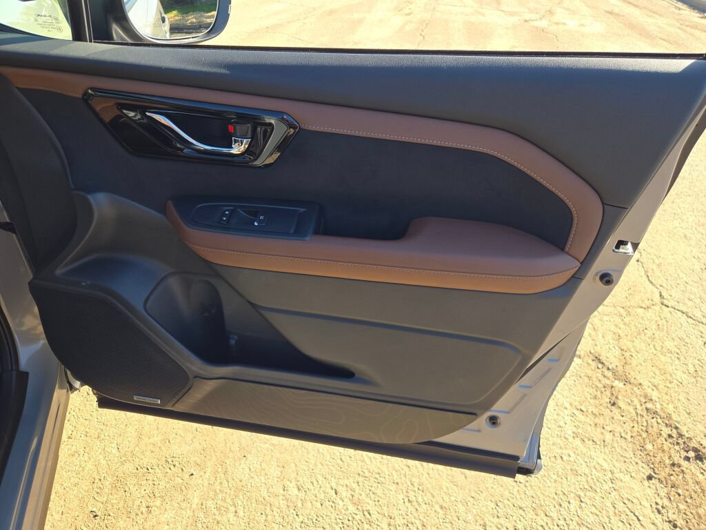 Certified 2025 Subaru Forester Touring AWD/4WD image 5