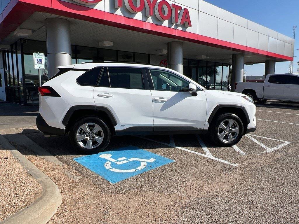 Used 2022 Toyota RAV4 XLE image 31