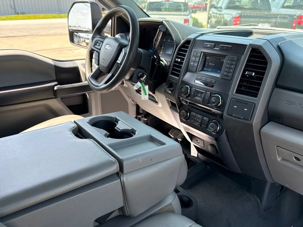 Used 2017 Ford F550 4x4 Regular Cab Super Duty image 7