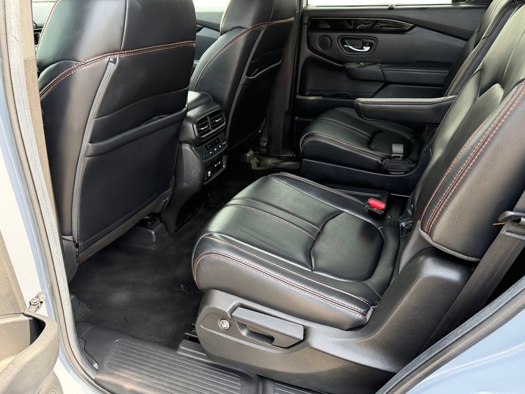 Used 2025 Honda Pilot TrailSport image 12